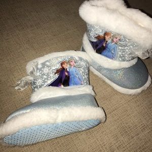 New Toddler Frozen Slippers. Size 5/6.